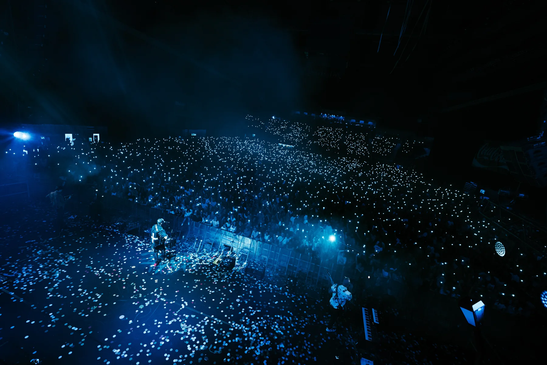 LA PEGATINA — Crowd and stage surrounded by phone lights